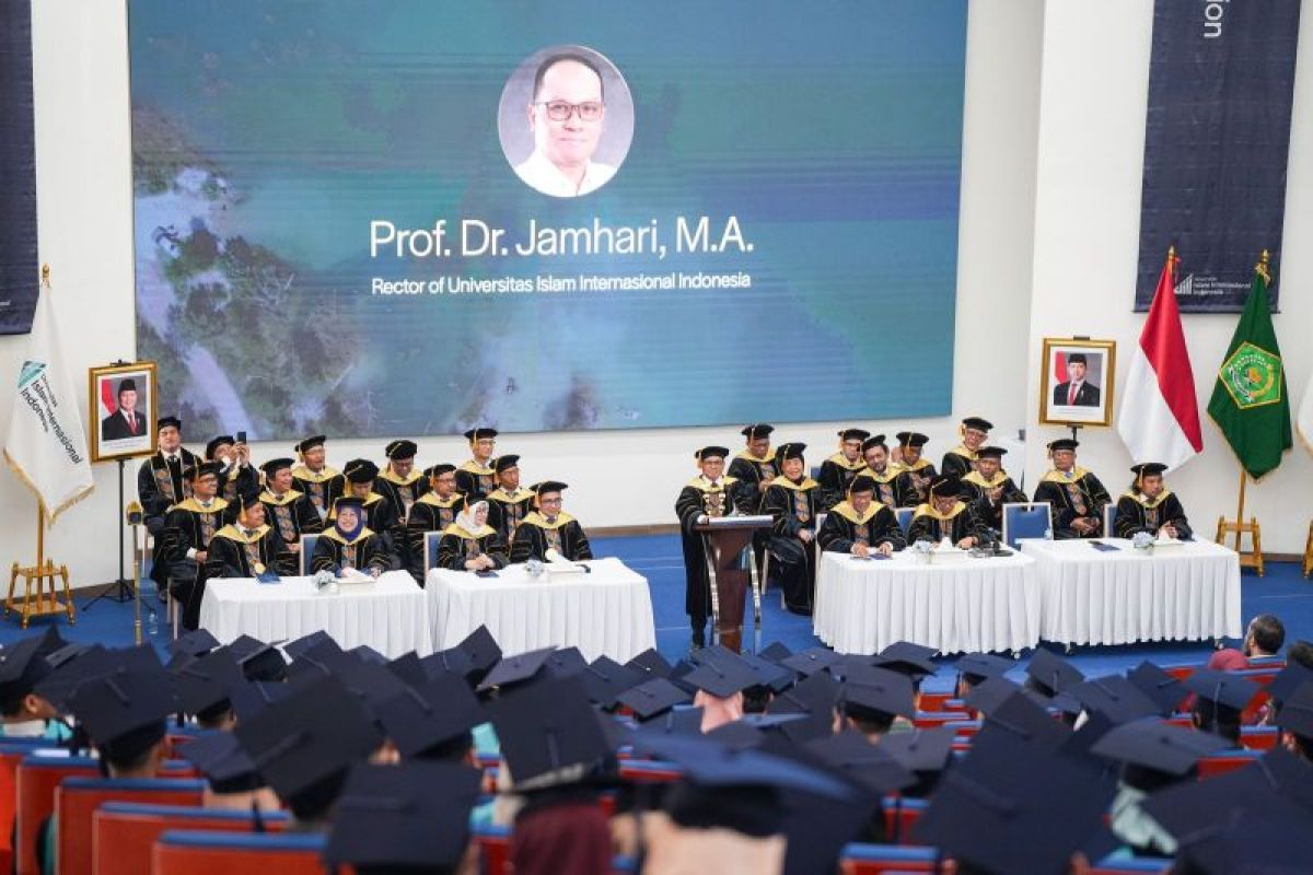 UIII wisuda 164 lulusan dari 18 negara