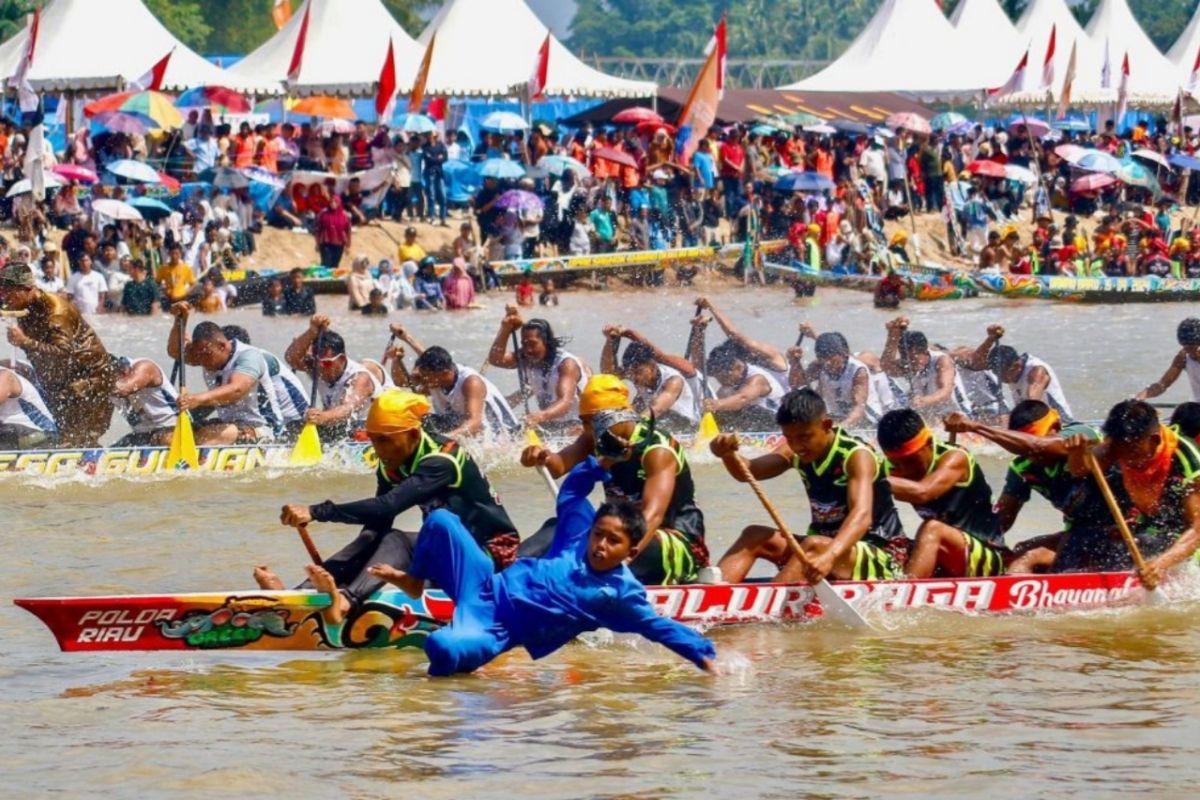 1,6 juta pasang mata wisatawan diklaim saksikan Festival Pacu Jalur