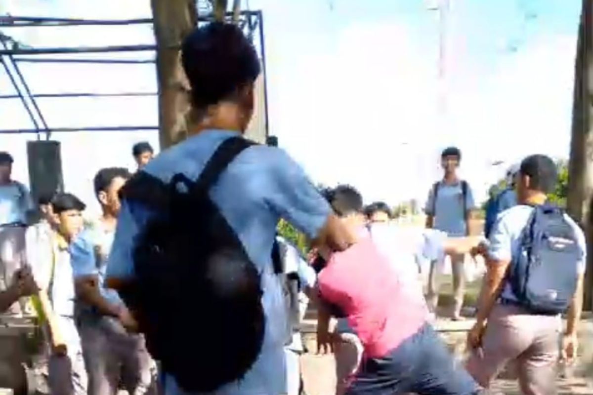 Video tawuran siswa SMAN 3 Selong Lombok Timur viral di medsos
