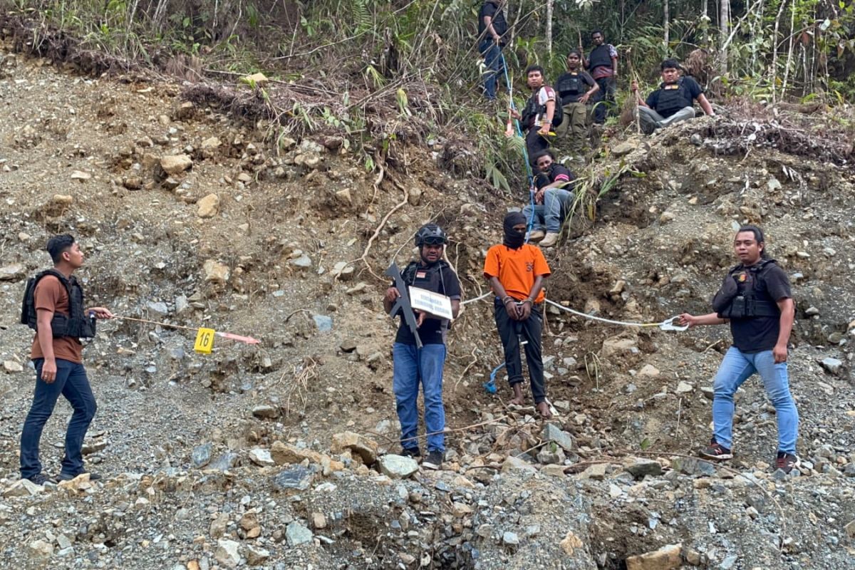 Satgas Damai Cartenz gelar rekonstruksi kasus pembunuhan dua anggota Brimob di Nabire