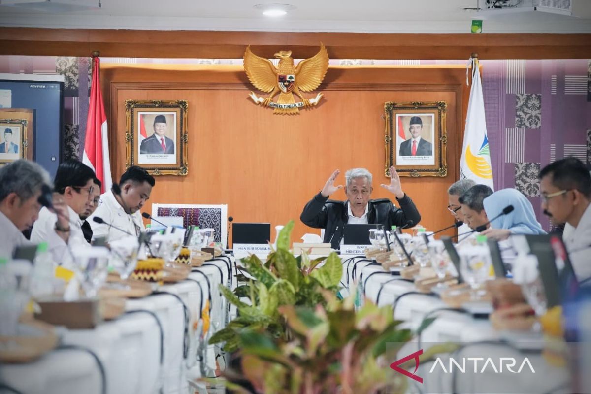 Ministry to form task force to control operations of People's Schools