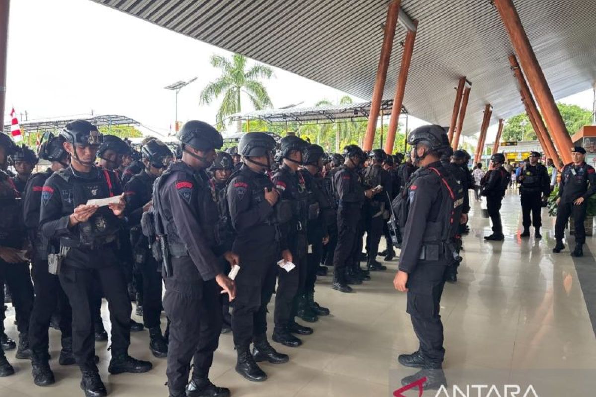 Polda Papua Barat kirim 100 aparat Brimob ke Sorong antisipasi unjuk rasa susulan