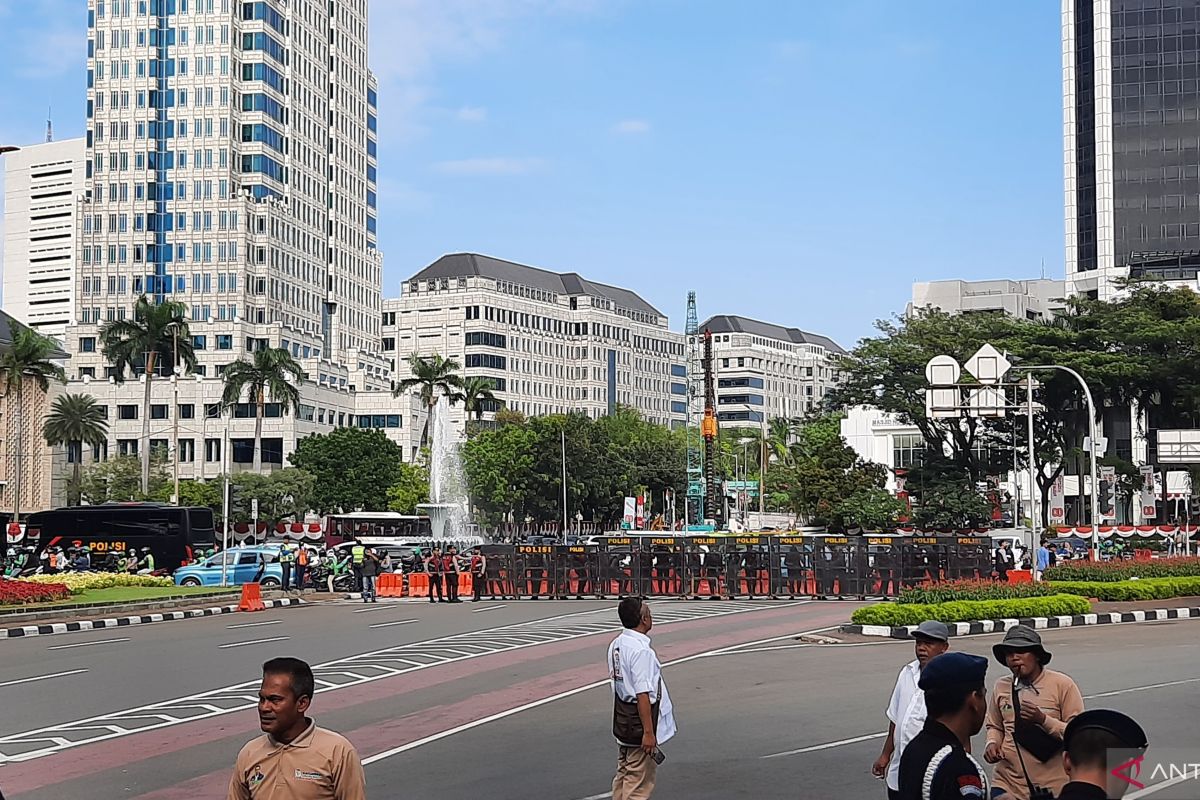 Jalan Merdeka Selatan arah Balai Kota Jakarta ditutup imbas demo