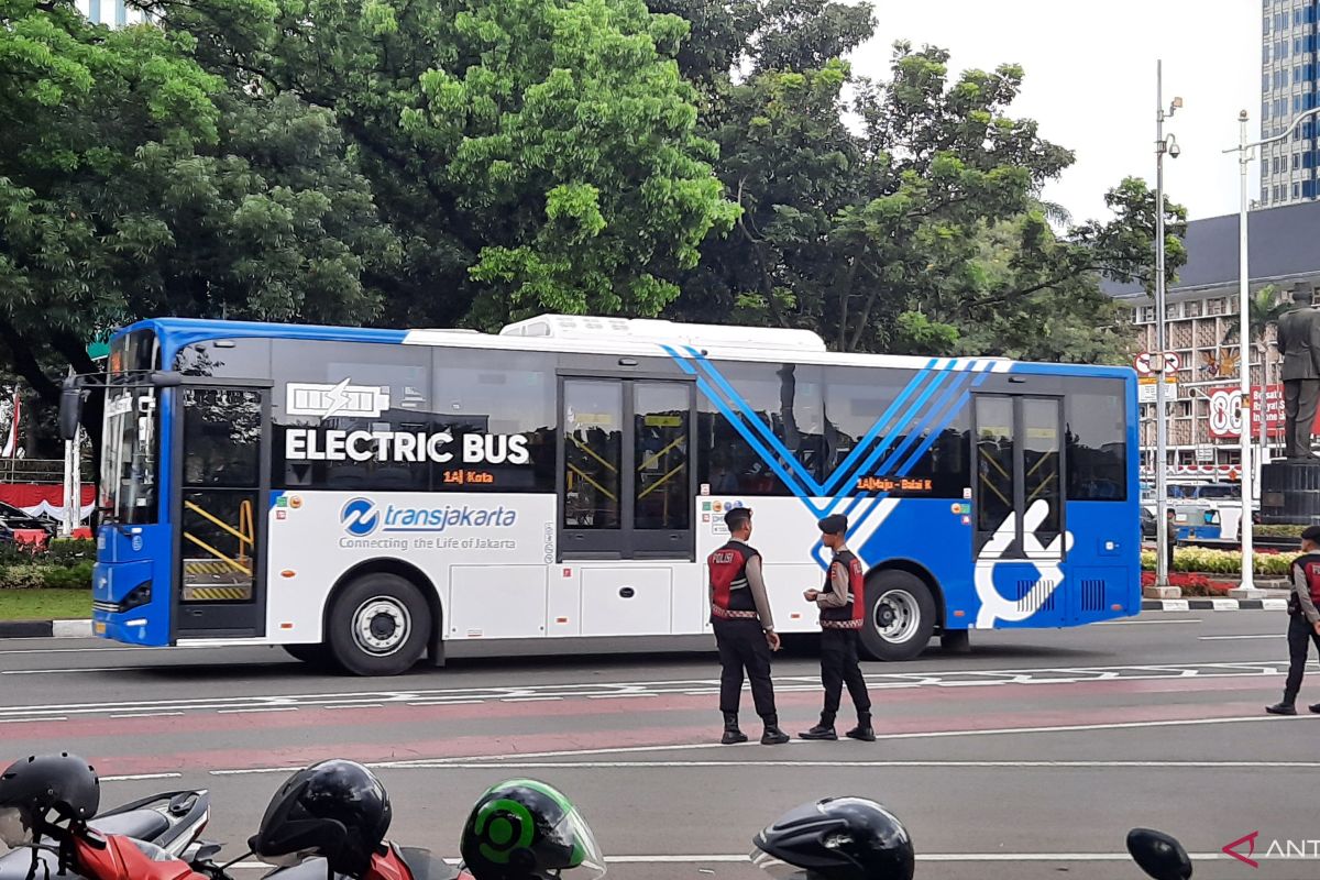 Transjakarta sekitar gedung DPR dialihkan imbas demo
