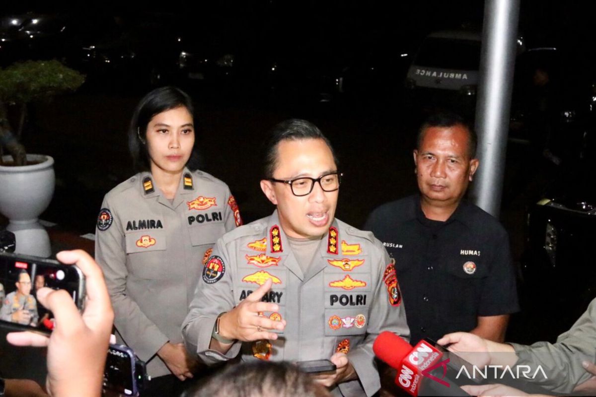 Kelompok tak dikenal langsung bertindak anarkis saat aksi di DPR
