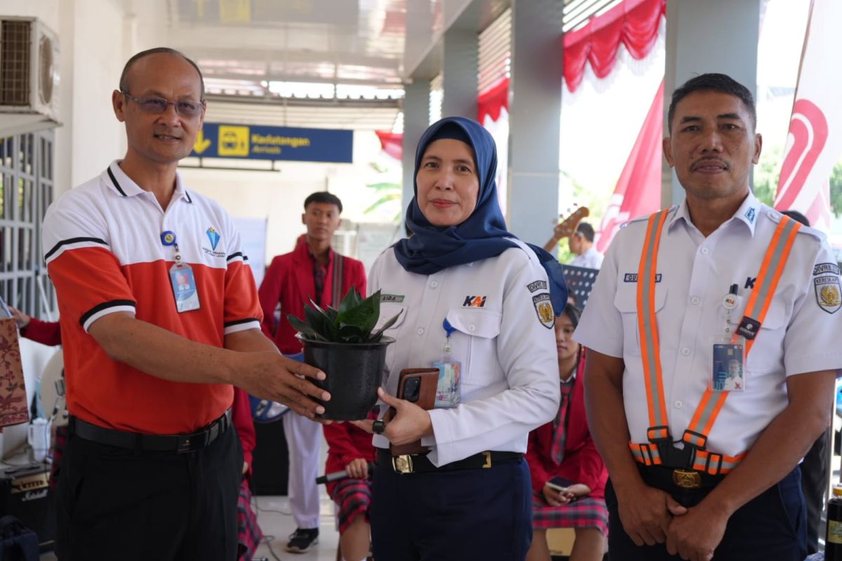 KAI Divre III Palembang dan Sekolah Santo Yosef Tarakanita Lahat, Kolaborasi Kampanye Cinta Lingkungan Hijaukan Negeri