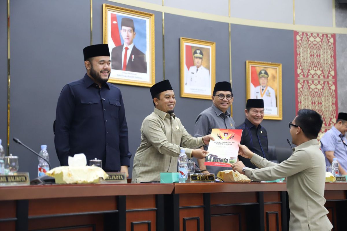 Tetapkan 9 Perda dan dua Ranperda hingga akhir masa sidang III, Wako Fadly Amran Apresiasi DPRD Padang