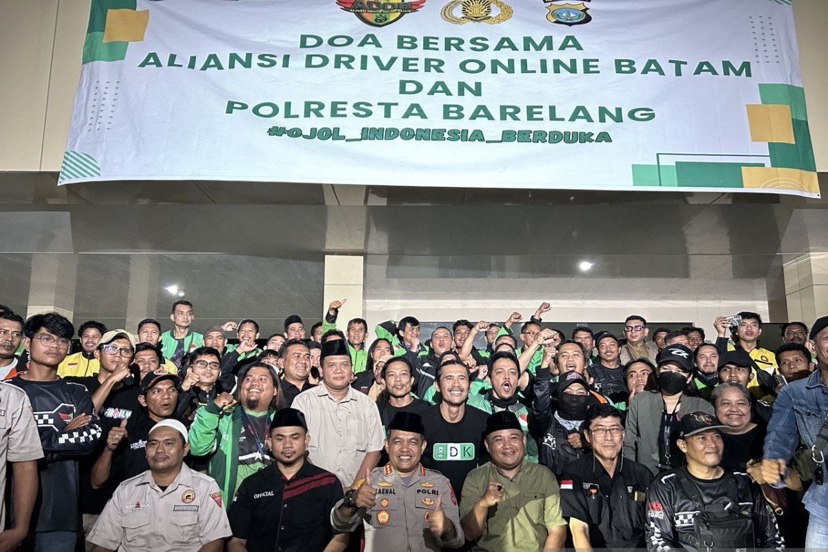 Polresta Barelang dan pengemudi ojol doa bersama untuk Affan Kurniawan
