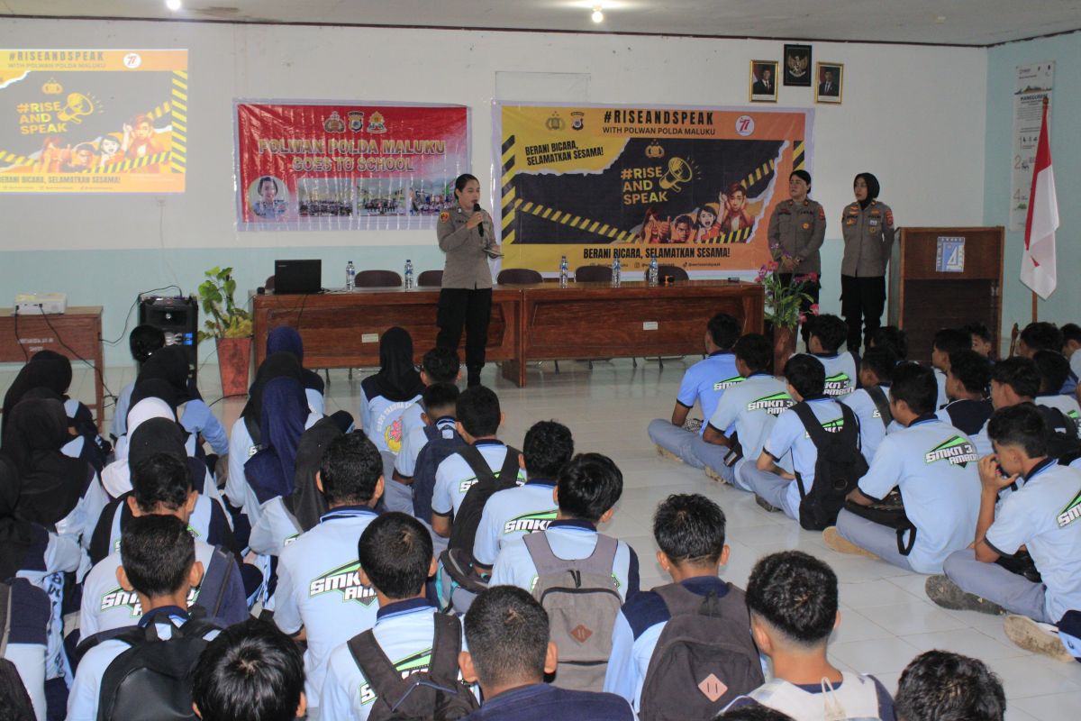Polda Maluku  edukasi pelajar tentang kesadaran hukum sejak dini