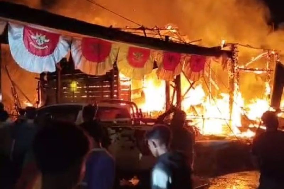 Kebakaran hanguskan rumah warga di Desa Sei Pinang Kapuas