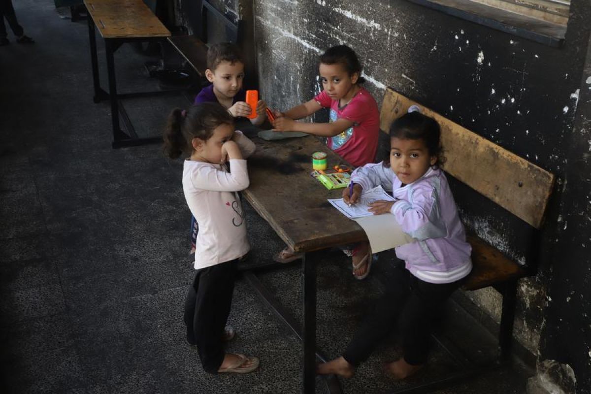 Anak Gaza Genggam Harapan Damai di Tengah Kobaran Konflik