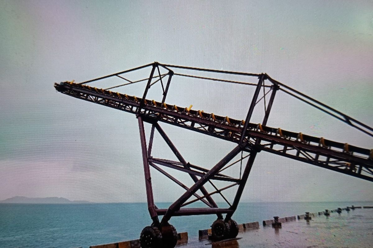 Pembangunan jalan menuju Pelabuhan Teluk Tapang Air Bangis telah diusulkan melalui provinsi ke pemerintah pusat