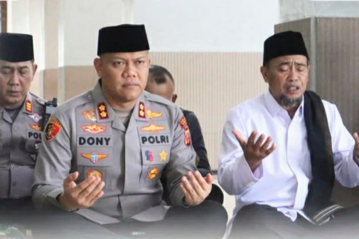 Polres Subang doa bersama dengan komunitas ojol agar situasi aman dan kondusif