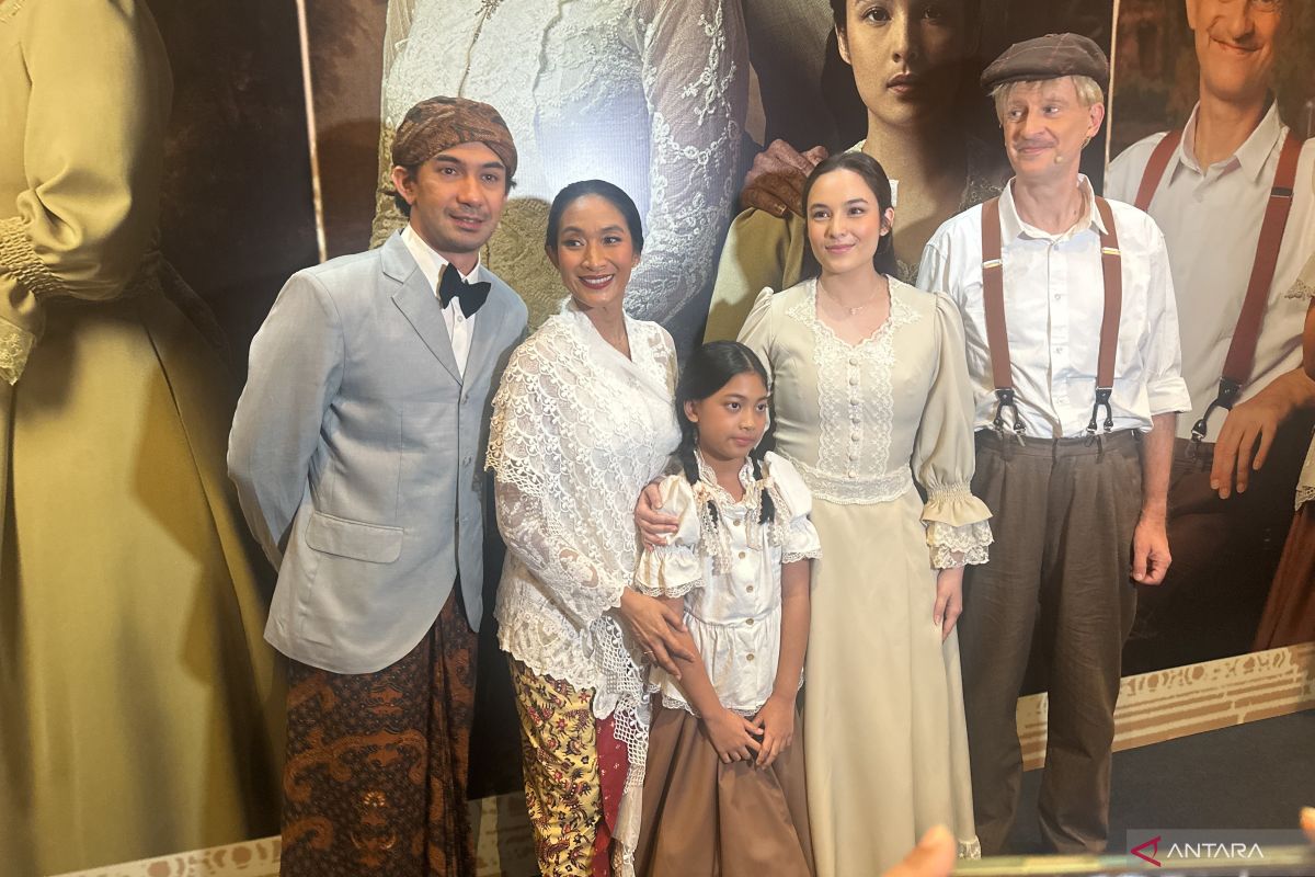 Happy Salma ungkap tantangan di balik pentas teater Bunga Penutup Abad