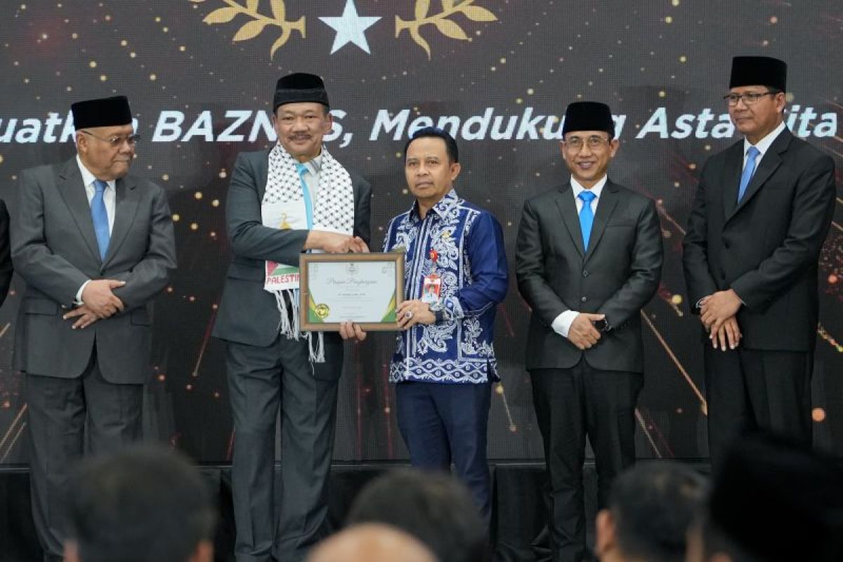 Tapin wins BAZNAS Award for supporting zakat movement