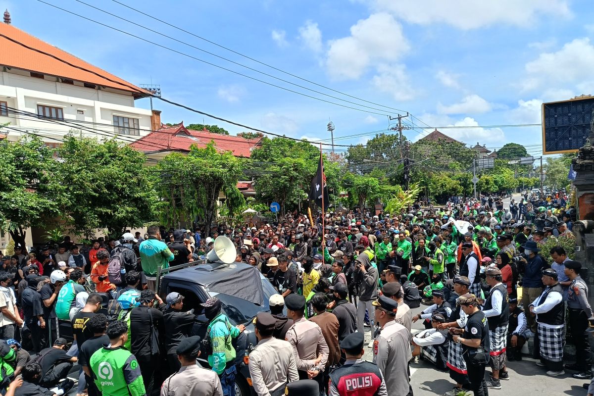 Kapolda Bali tekankan tindakan persuasif kawal aksi demontrasi