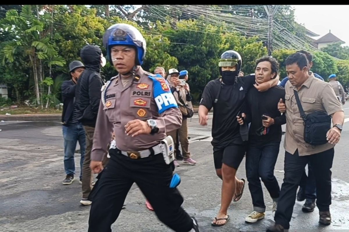 Polda Bali amankan 22 peserta aksi demonstrasi di Denpasar