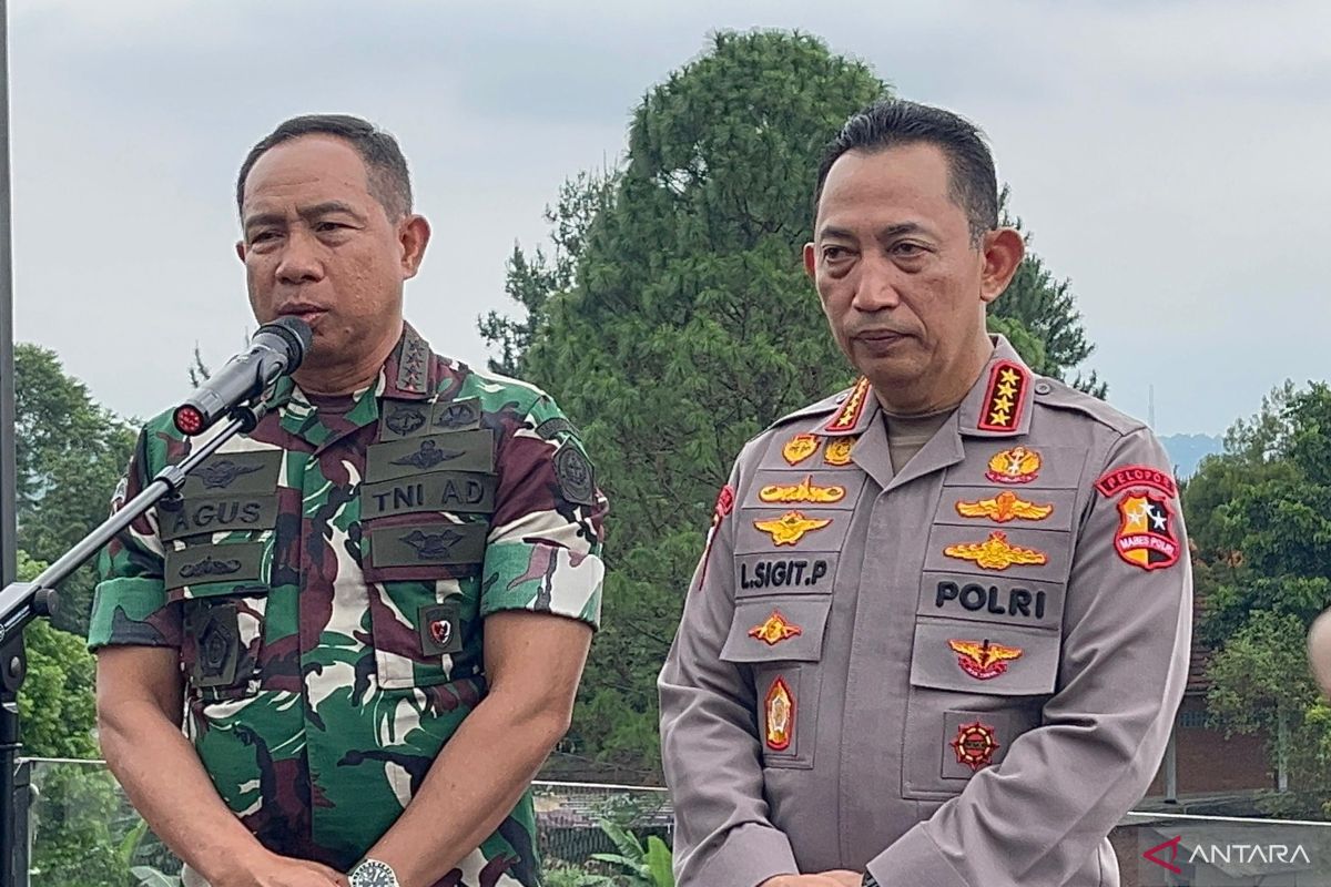 Prabowo orders Police, TNI to act firmly against anarchic riots