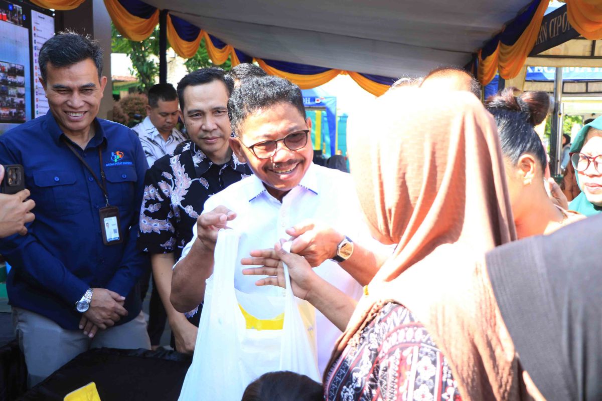 Pemkot Tangerang gulirkan 16 ton beras murah di 13 kecamatan