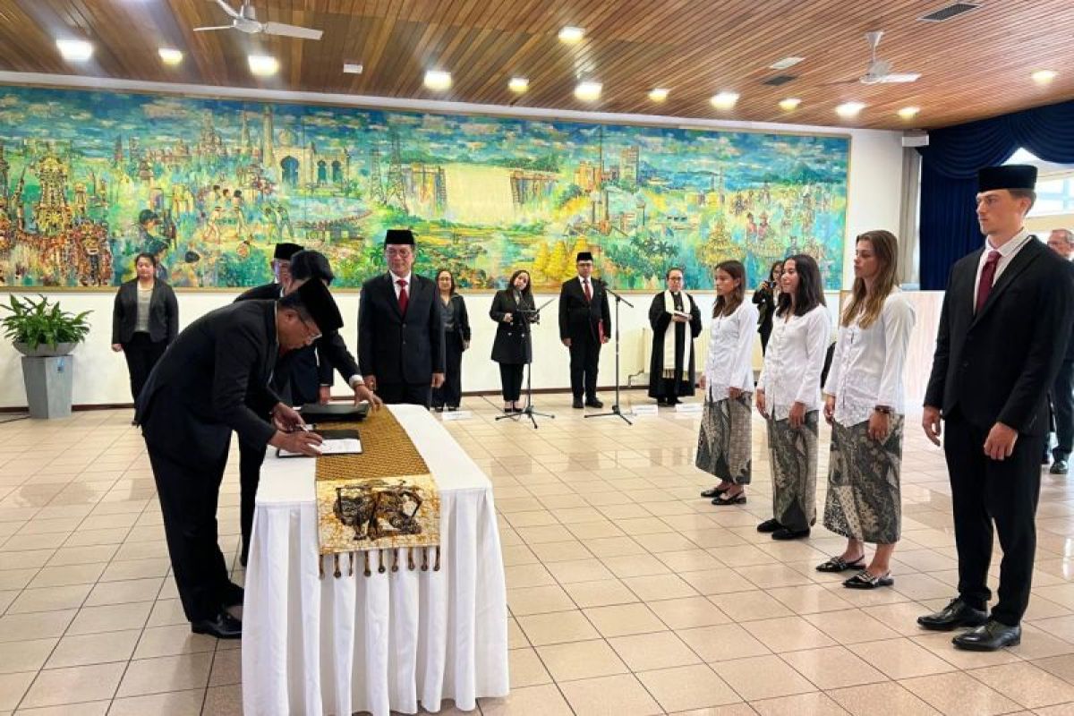 Menteri Hukum ambil sumpah WNI 5 atlet sepakbola