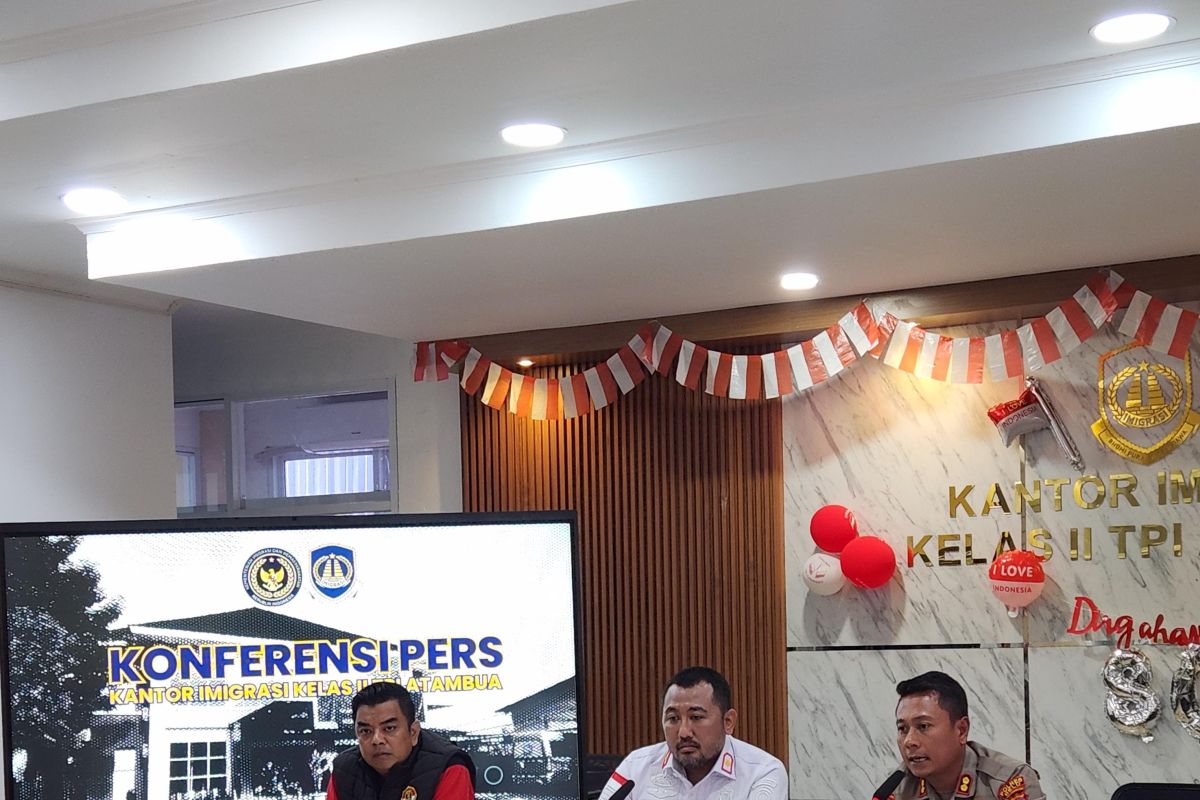 Imigrasi dan Polisi menangkap 8 WNA Uzbekistan di perbatasan RI-RDTL