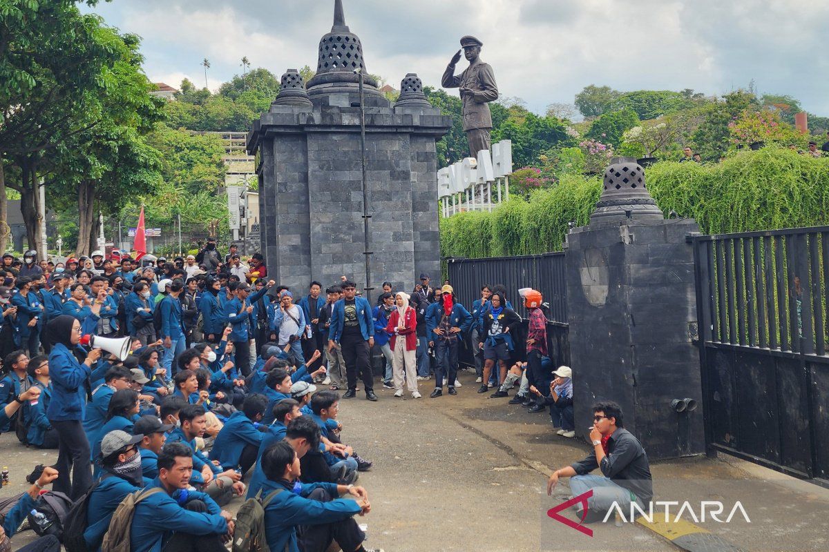 Polisi bebaskan puluhan peserta aksi unjuk rasa di Semarang