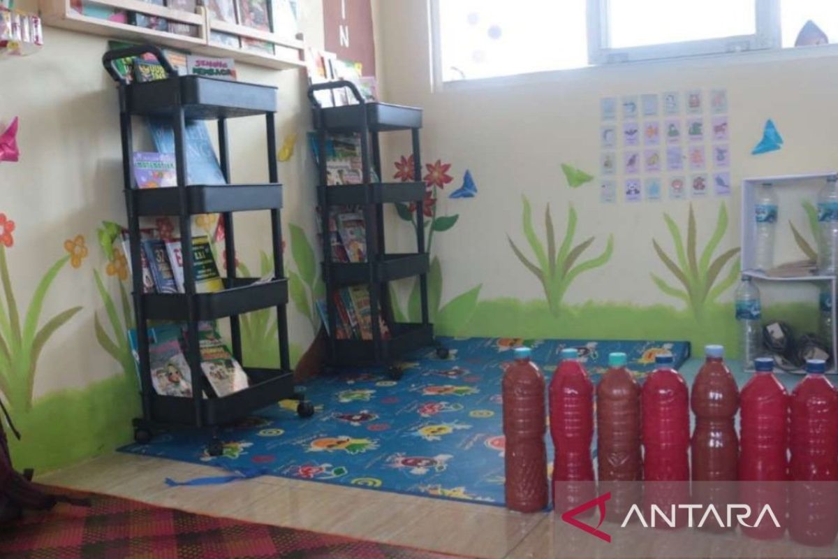 Central Bangka students explore literacy through school reading corner