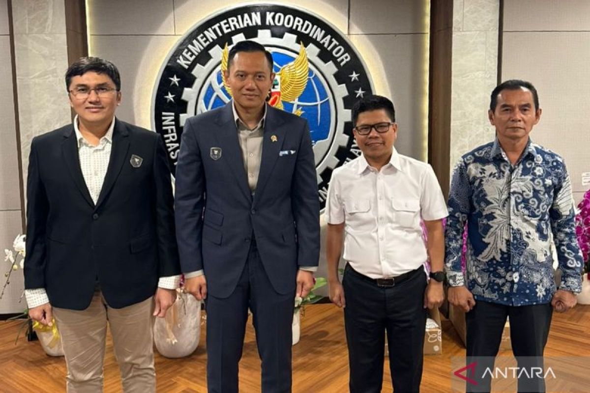 Bupati Satono Sampaikan Aspirasi Pembangunan Infrastruktur Sambas kepada Menko AHY