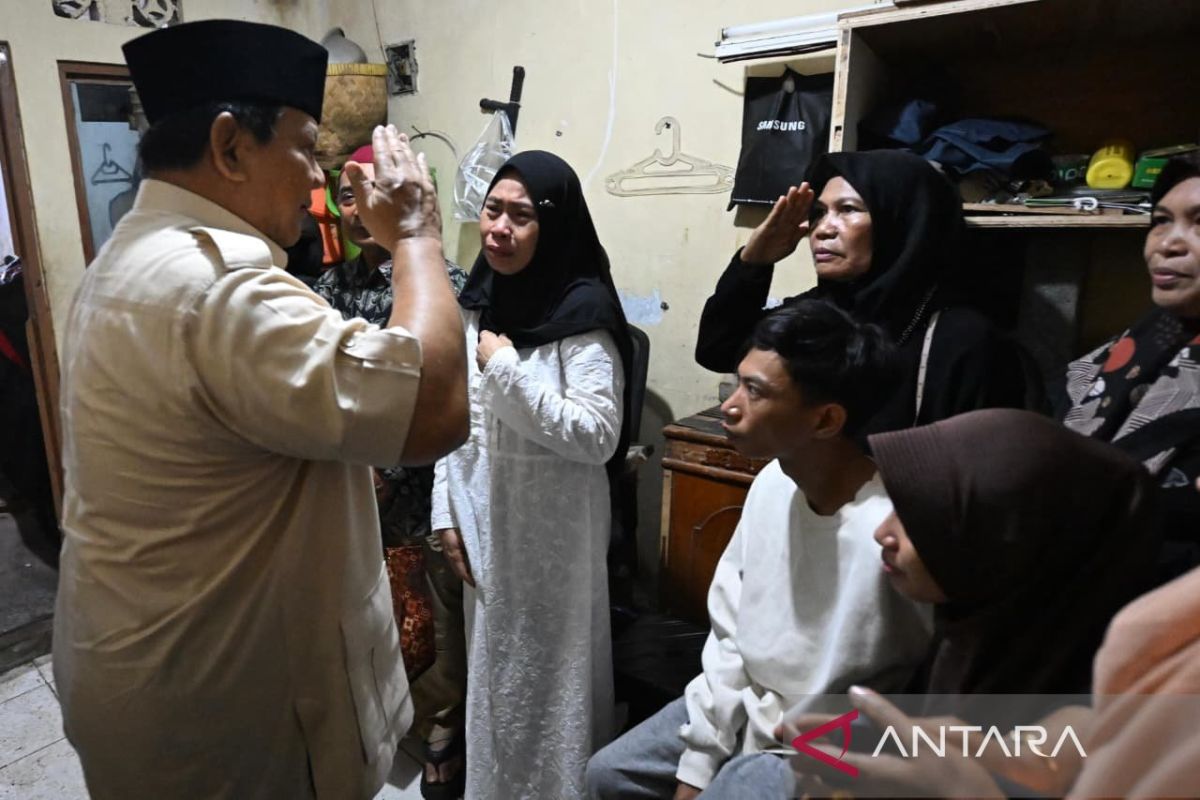Sambangi orang tua Affan, Prabowo komitmen tegakkan keadilan