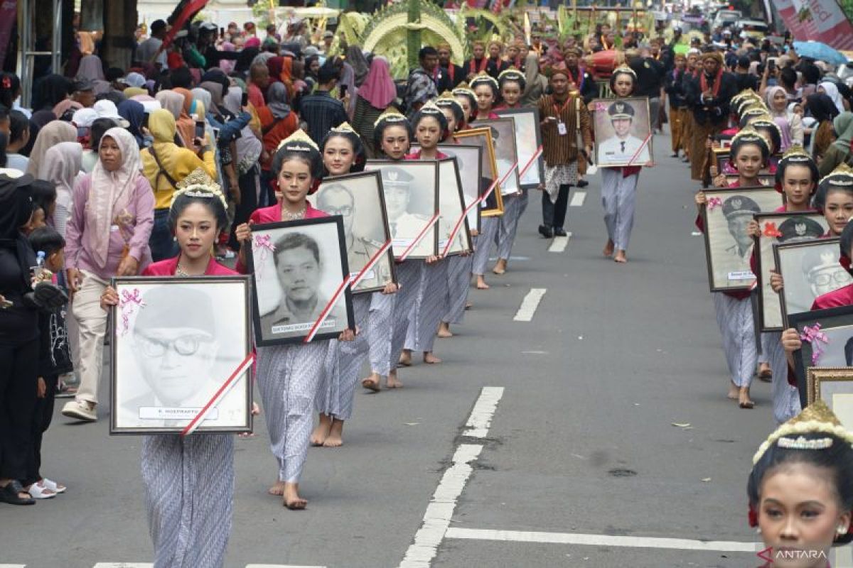 Kirab Pusaka hari jadi ke-831 Trenggalek disambut antusias warga