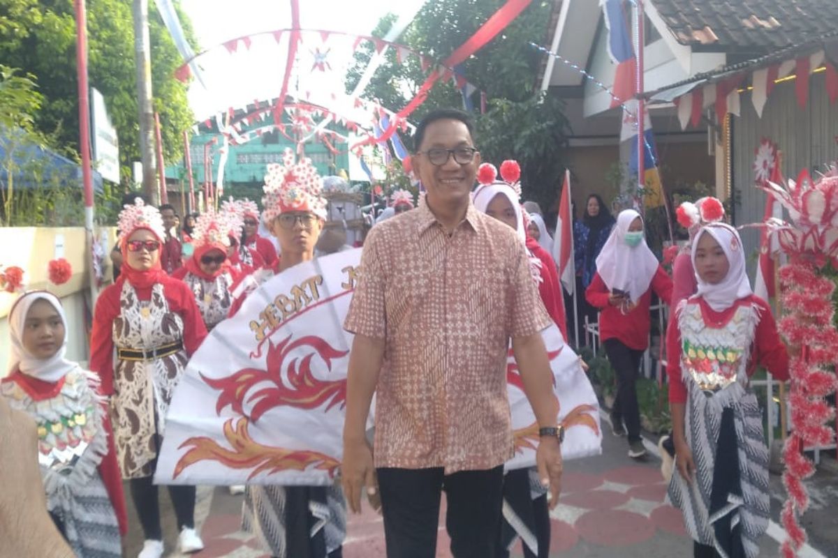 Warga Gedongkiwo manfaatkan daur ulang sampah untuk karnaval HUT ke-80 RI