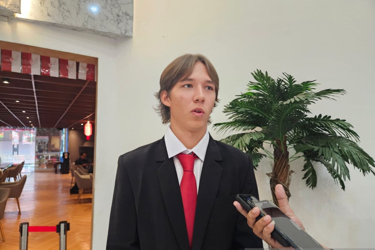 Savelii Molchanov sudah tidak sabar menyanyikan lagu Indonesia Raya