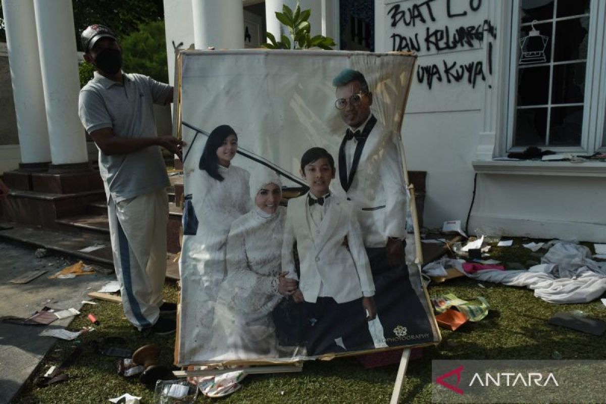 Police arrest dozens over looting of legislator Uya Kuya's home