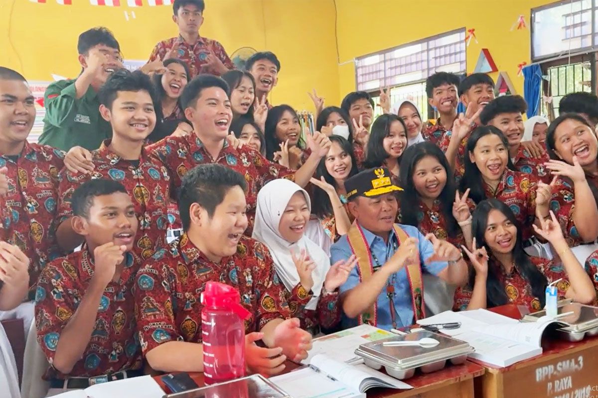Gubernur Kalteng tinjau program CKG dan MBG di SMA 3 Palangka Raya