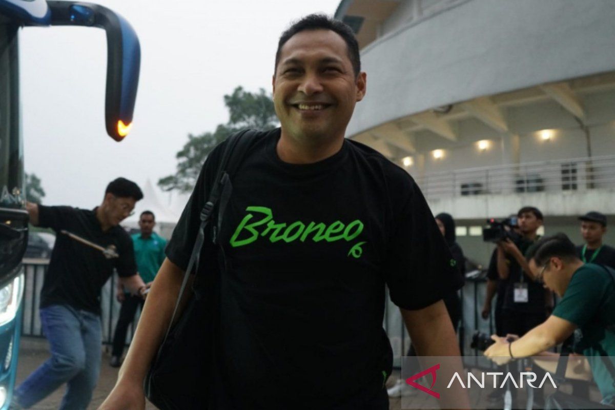 Borneo Hornbills berpisah dengan Ismael Tan