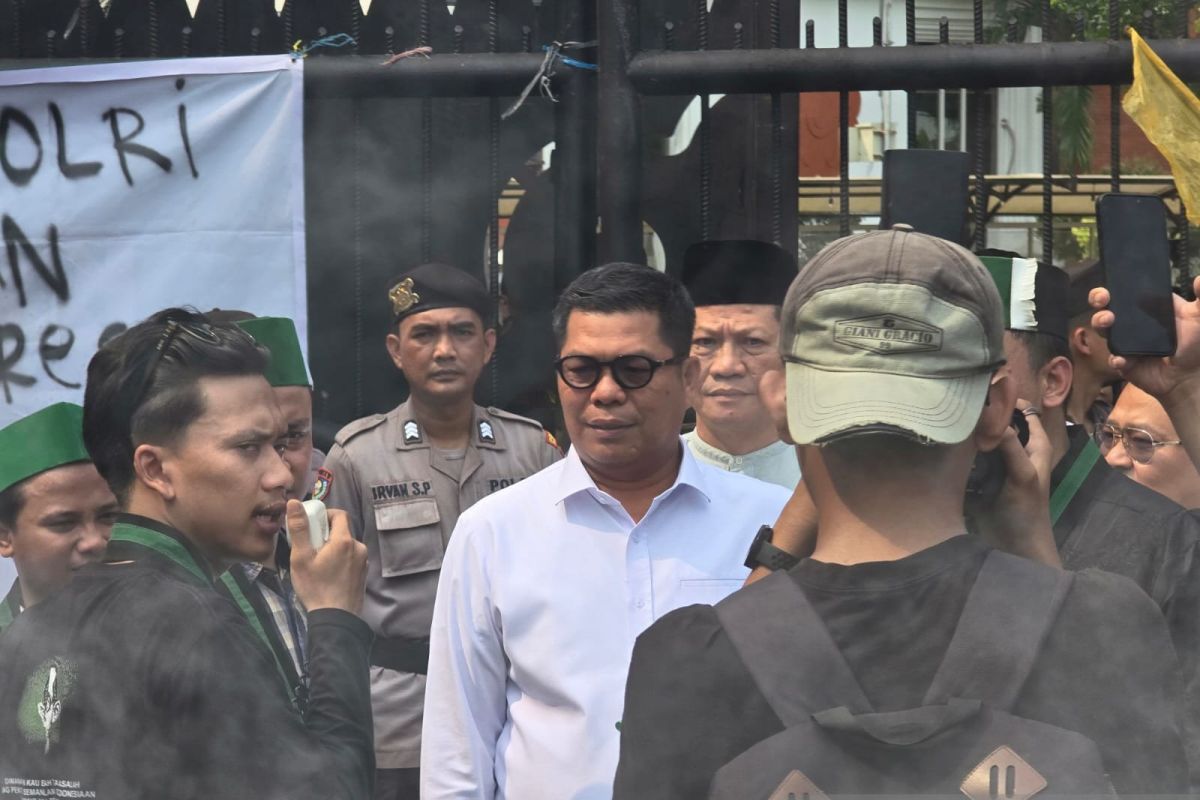 DPRD Banten temui demonstran, janji kawal program pro rakyat