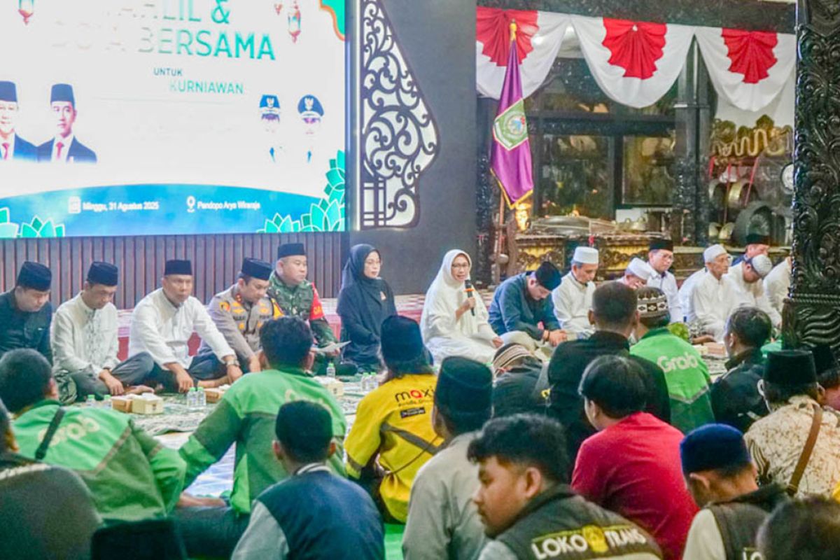 Warga Lumajang bersatu dalam doa bersama untuk Affan