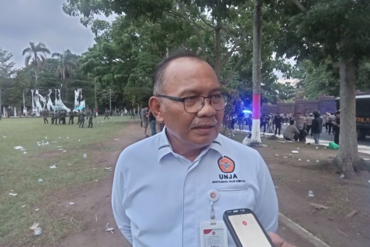 Tiga dekan dampingi mahasiswa Unja unjuk rasa dengan tertib dan damai