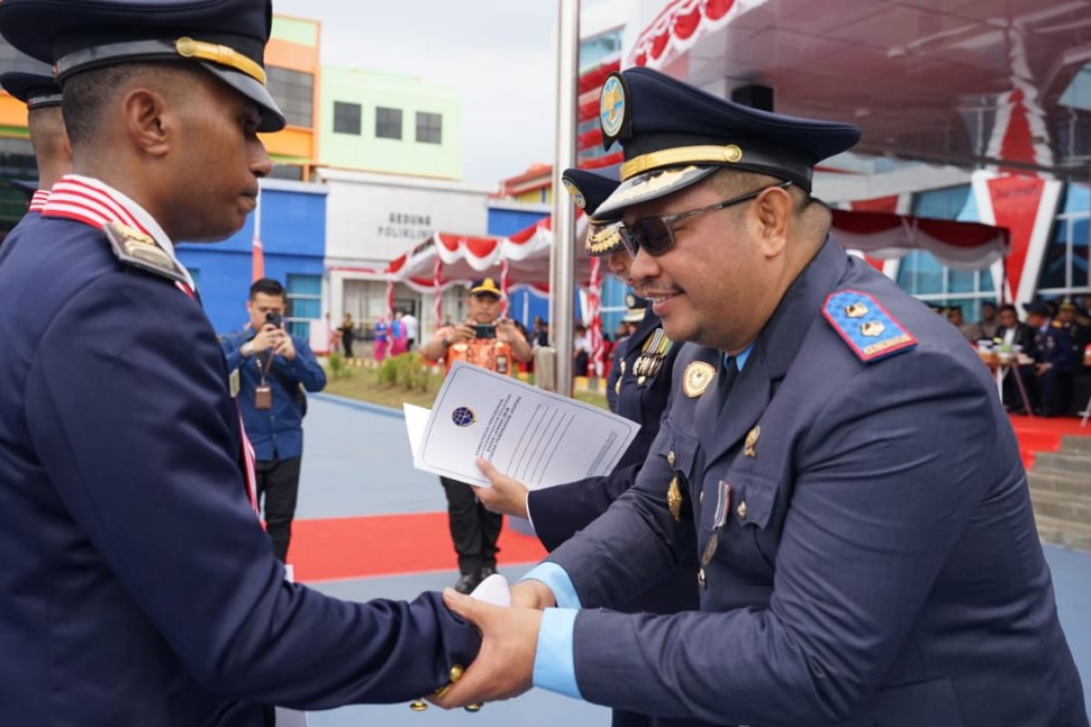 Poltekbang Jayapura wisuda 70 perwira penerbangan jalur pola pembibitan Kemenhub