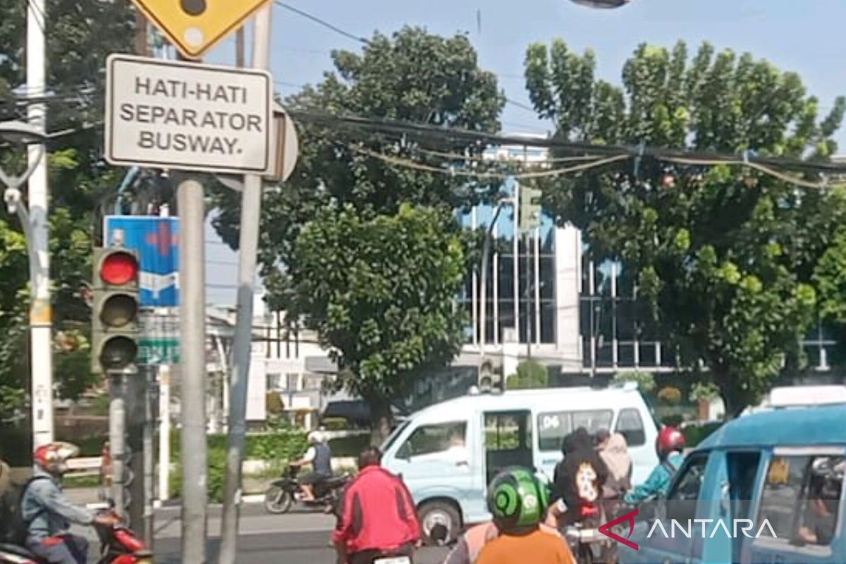 Lampu lalu lintas di Jatinegara kembali normal usai kericuhan