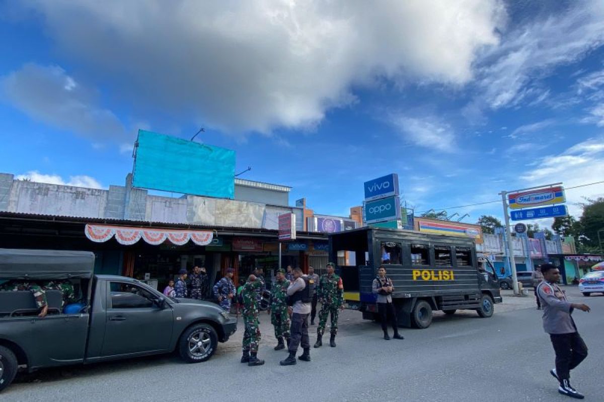 TNI-Polri patroli skala besar perkuat keamanan di Manokwari