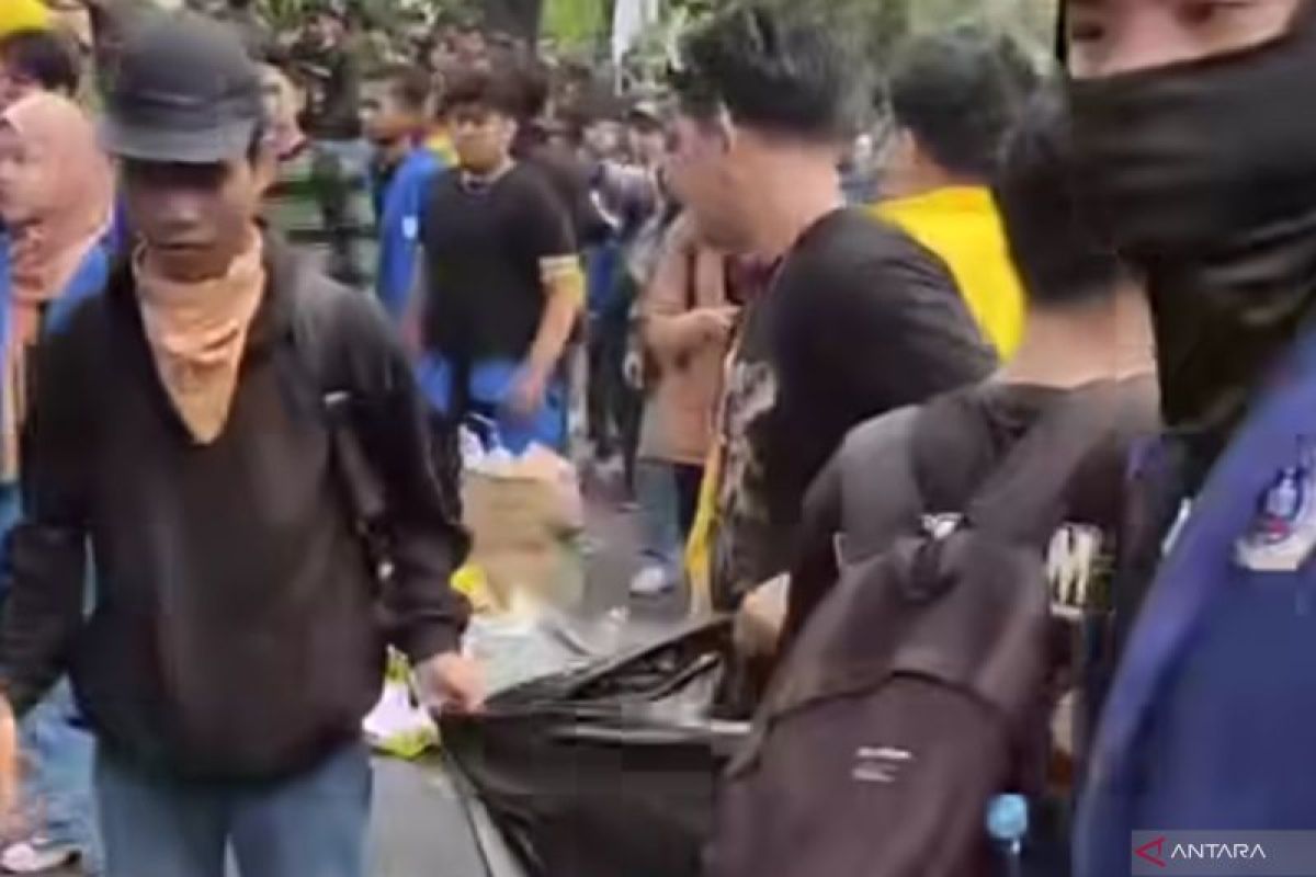 Berbagai tanggapan positif terhadap pengunjuk rasa di DPRD Kalsel