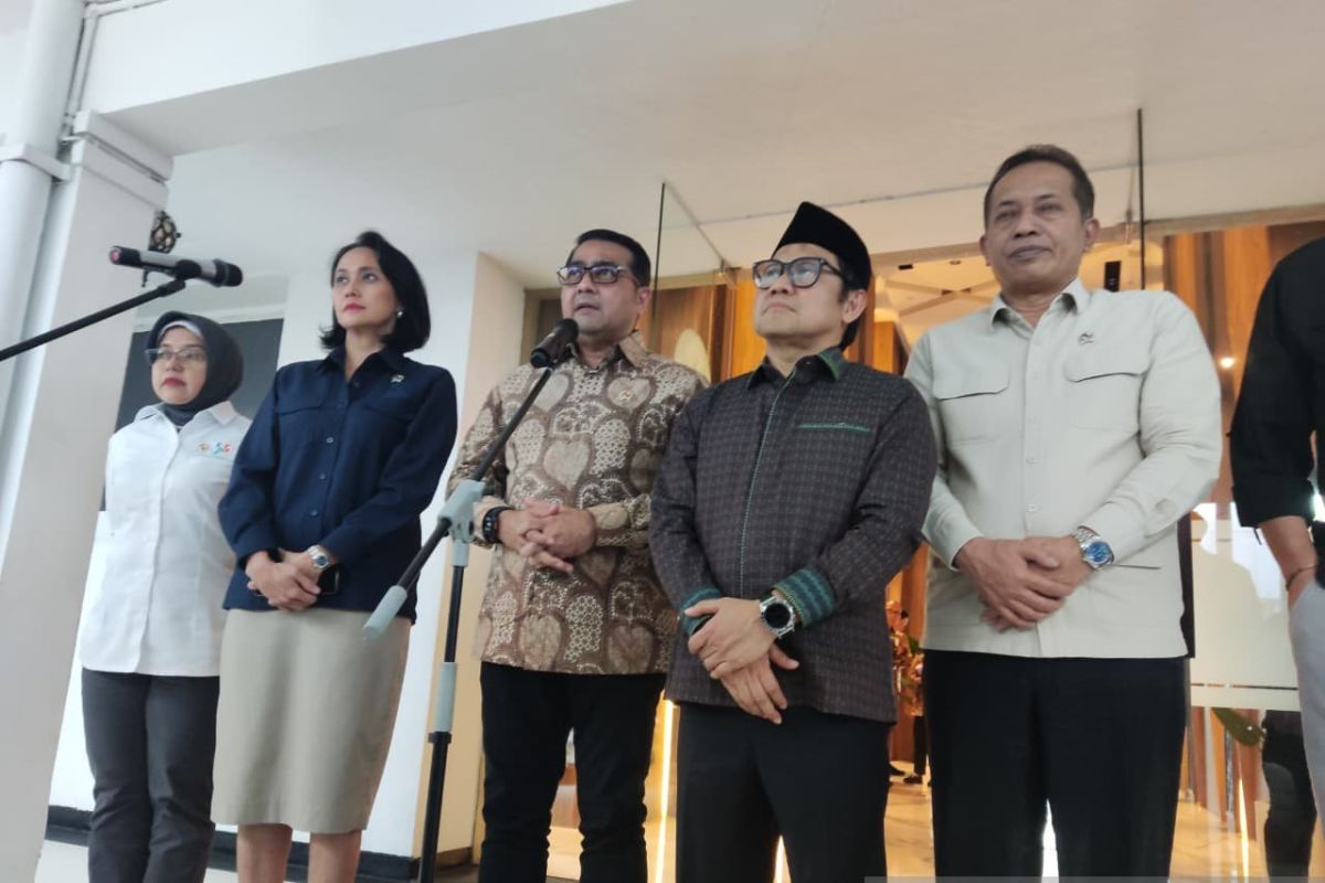 Government trains People's School students in creative economy