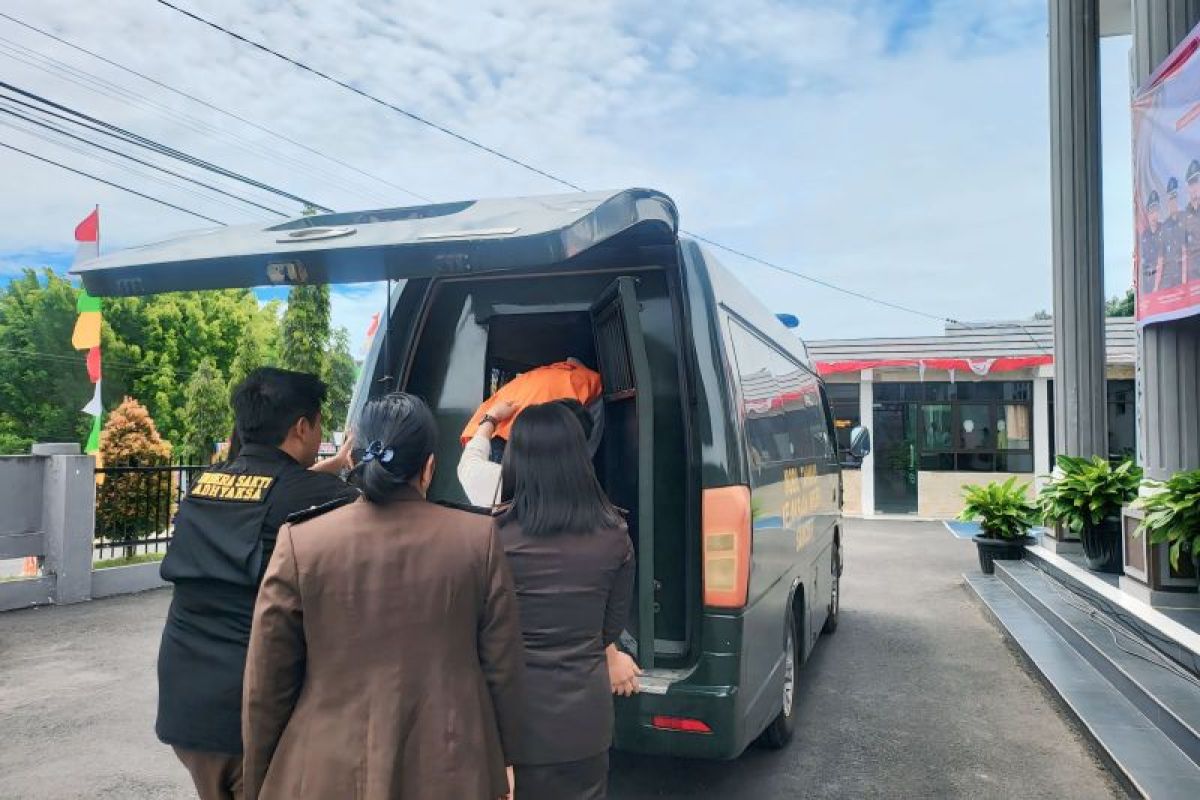 Kejari Samosir tahan mantan Kades Hariara Pohan korupsi dana desa Rp776 juta