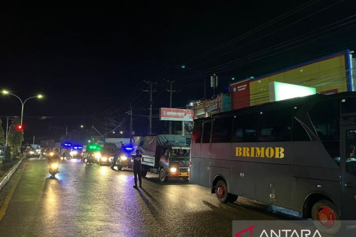 TNI-Polri patroli gabungan pastikan Kota Sorong kondusif