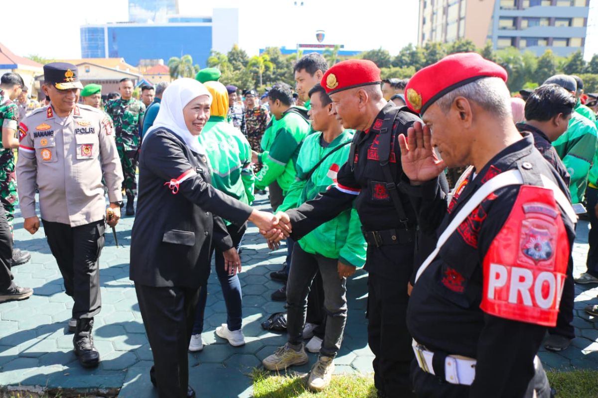 Khofifah ajak warga Jatim hidupkan siskamling
