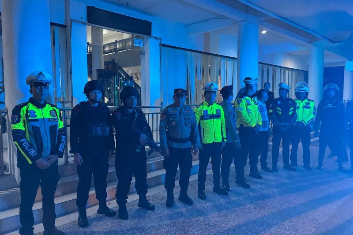 Petugas gabungan TNI-Polri gencarkan patroli skala besar jaga keamanan warga