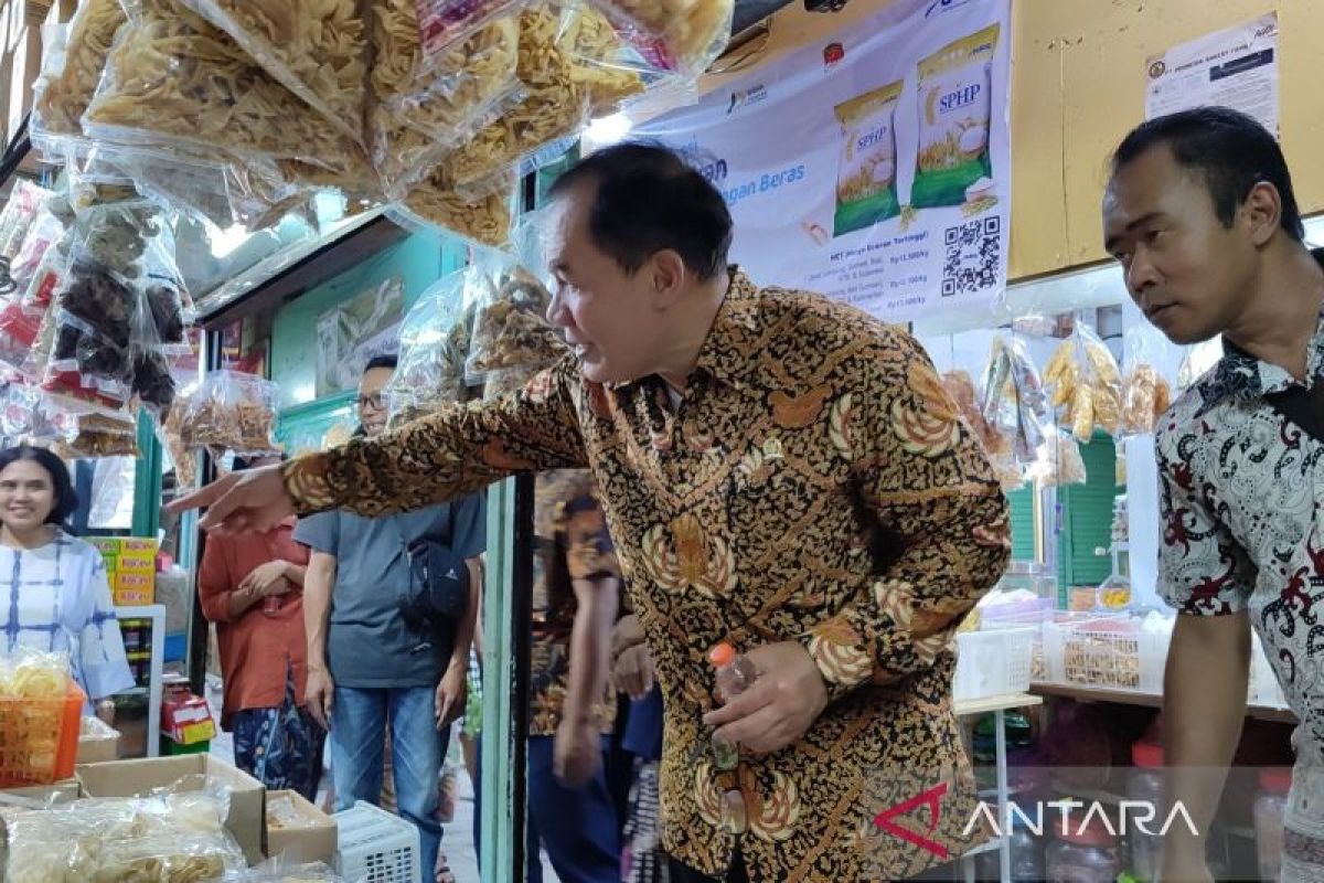 DPR kunjungi Pasar Genteng Surabaya pantau daya beli masyarakat