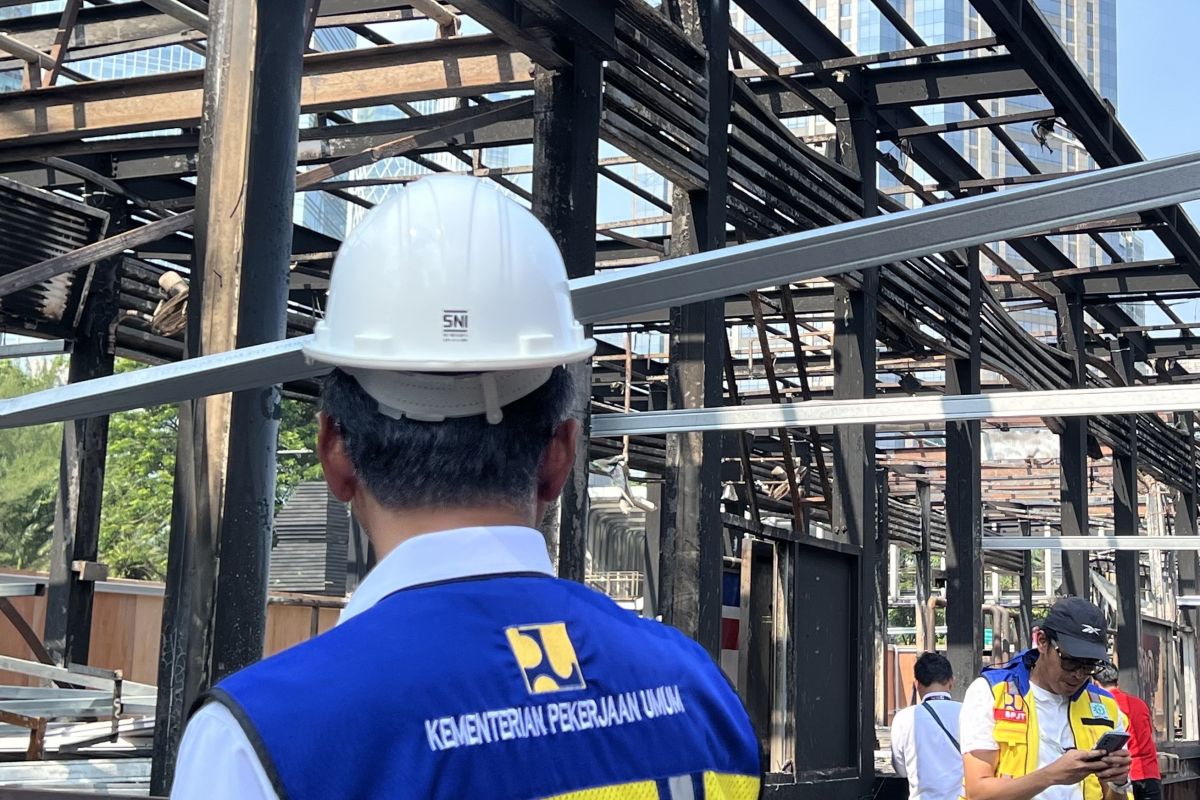 Menteri PU target halte Transjakarta yang terbakar berfungsi pekan ini