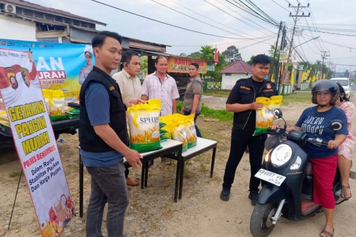 Satreskrim Polres Bengkayang Kalbar gelar pangan murah untuk warga